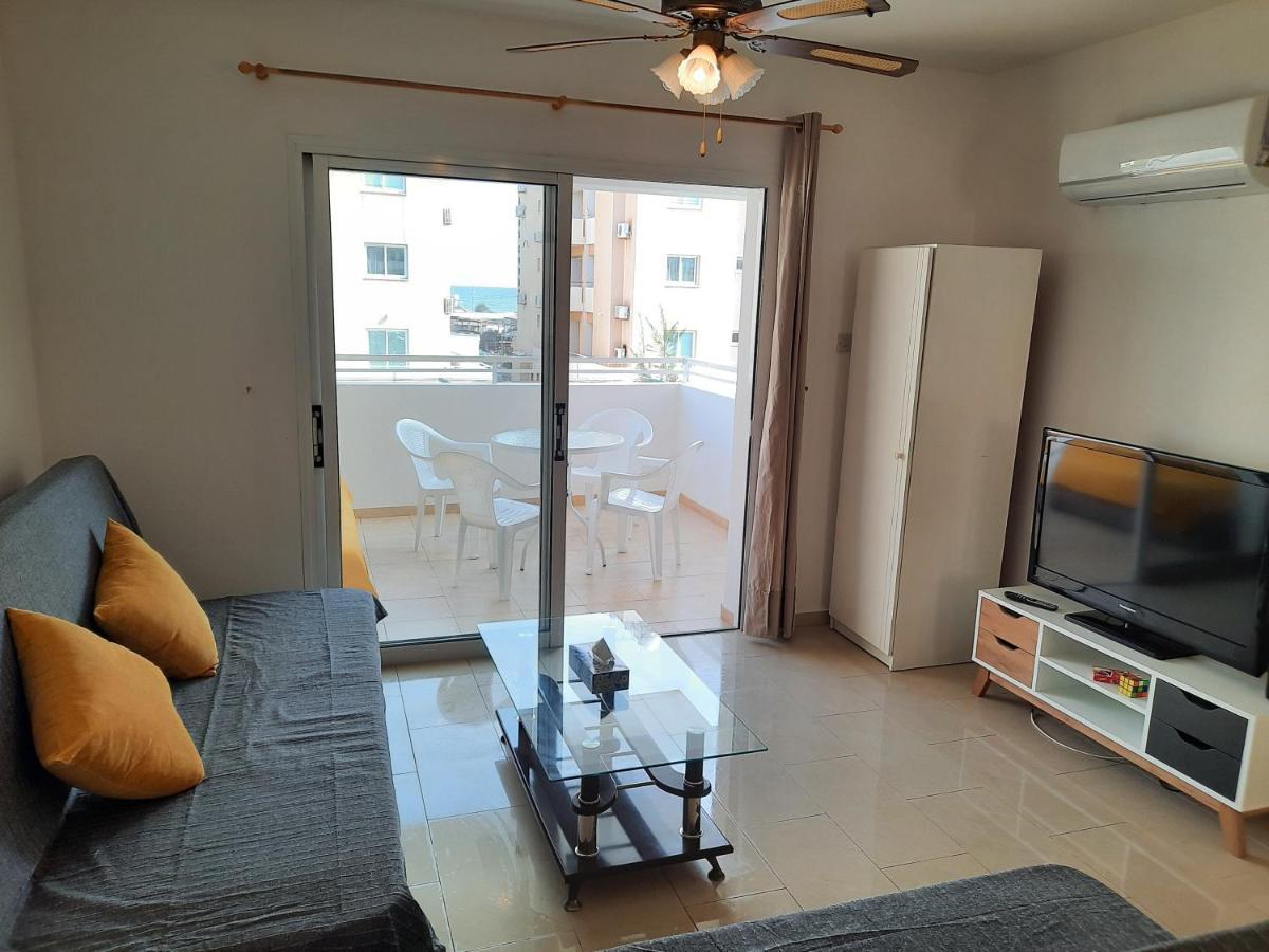 Large Apt 2 Bedrooms Sea View & 2 Balconies Ларнака Экстерьер фото