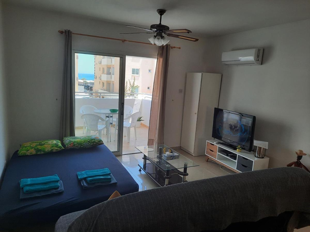 Large Apt 2 Bedrooms Sea View & 2 Balconies Ларнака Экстерьер фото